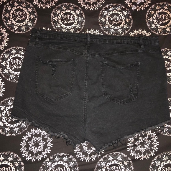 Charlotte Russe Refuge Distressed Denim Shorts - Picture 5 of 8